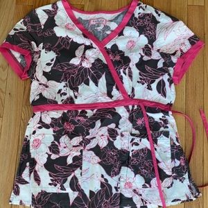 Women’s Medium Scrub Top